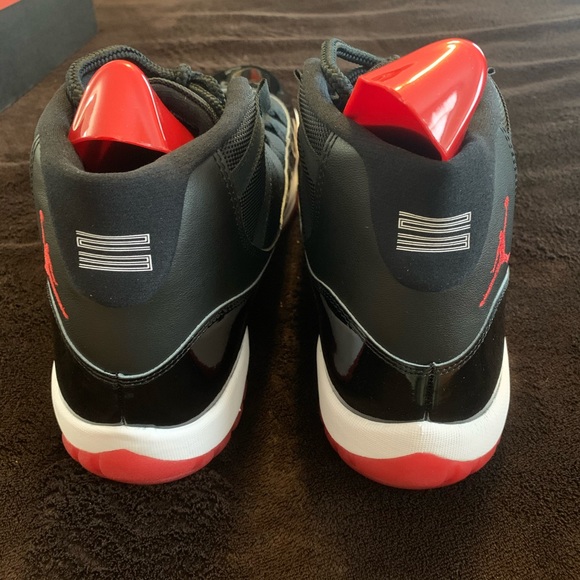 Air Jordan 11 Bred - Picture 2 of 5